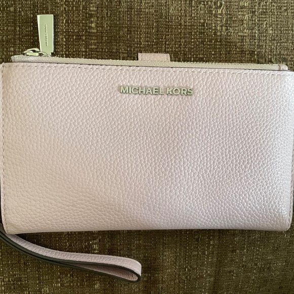 Michael Kors Wristlet - Picture 1 of 4